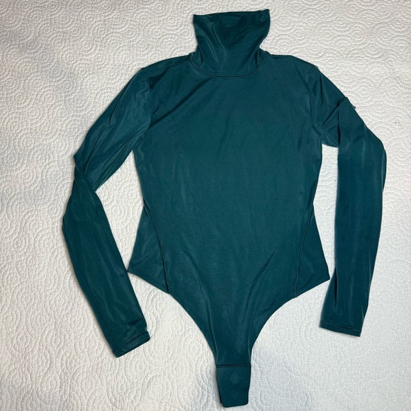 Lululemon Athletica Green Long Sleeve Fitted Bodysuit size small ultra soft Nulu - Picture 9 of 10